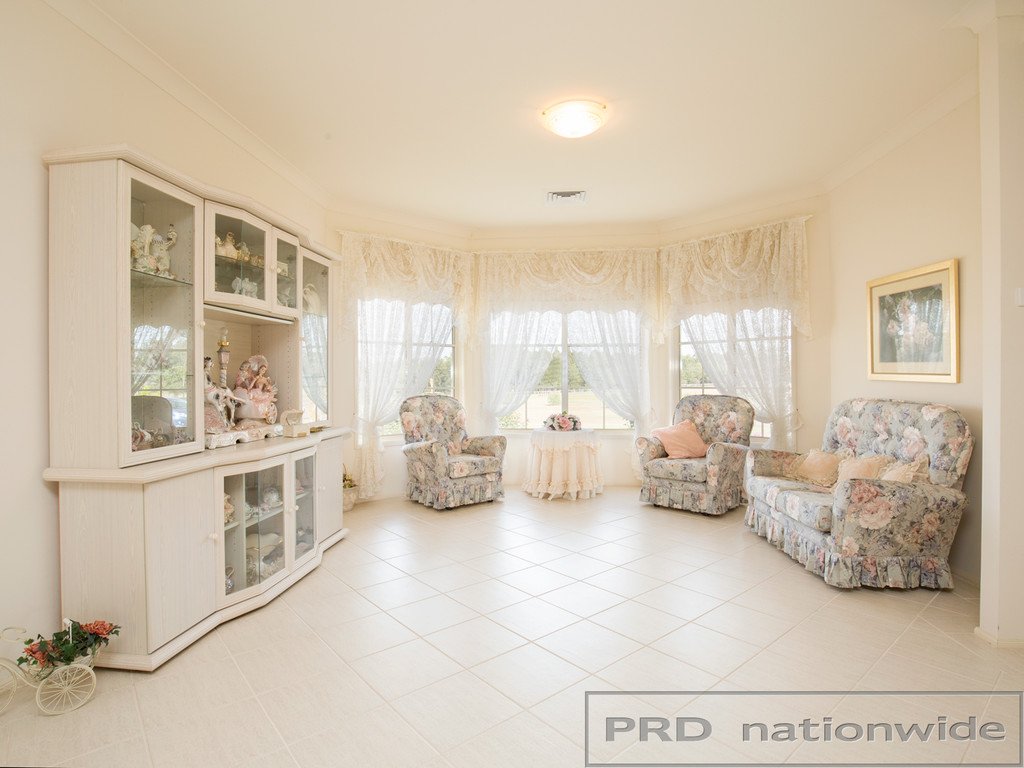 2 Iona Lane WOODVILLE 8