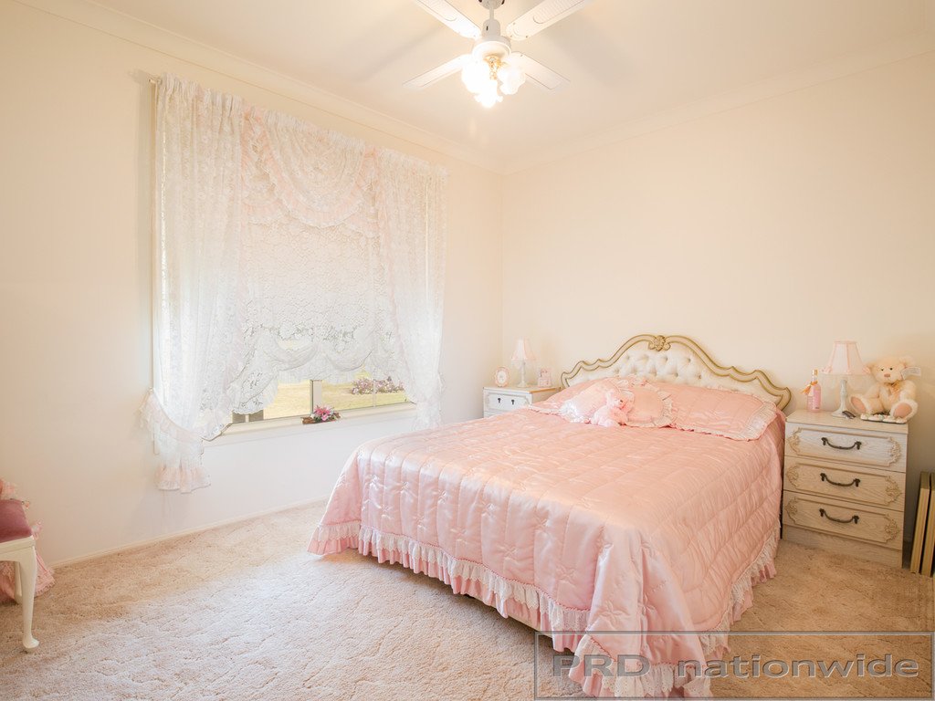 2 Iona Lane WOODVILLE 12