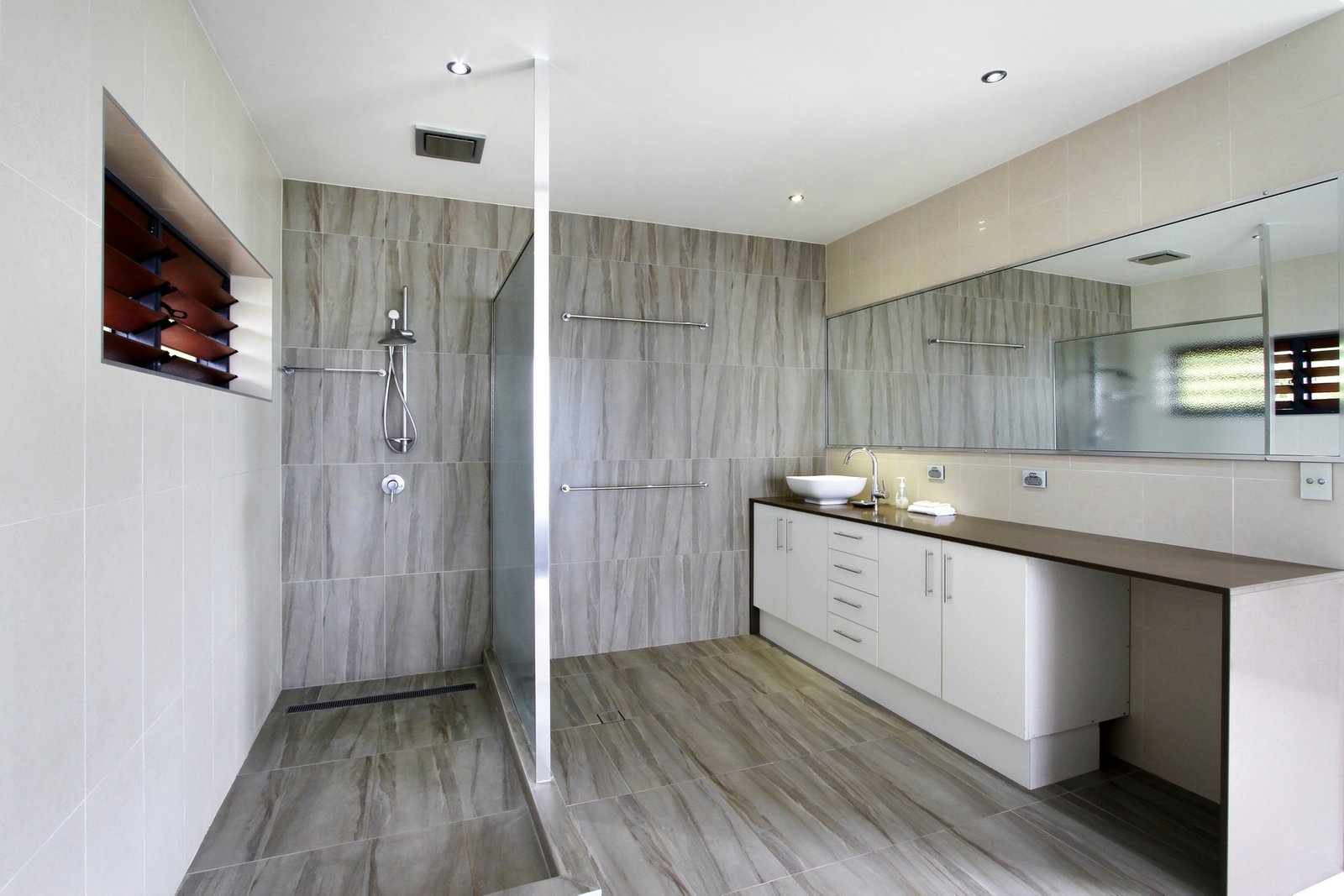 2 Jessies Way CANNONVALE 16