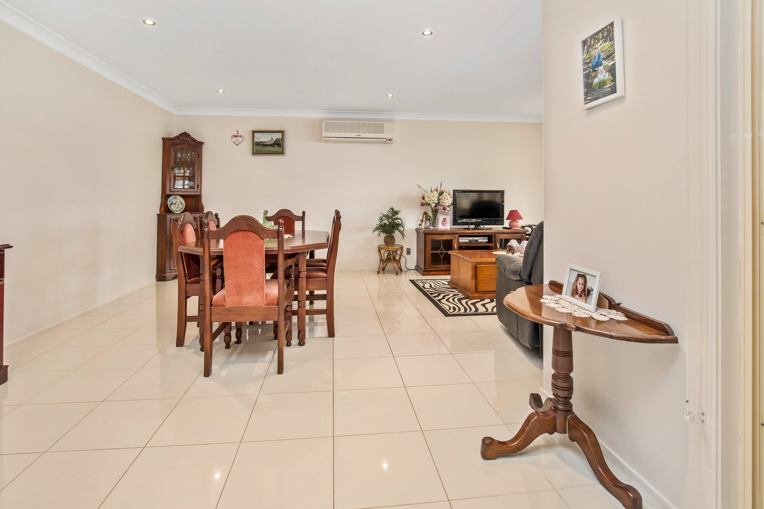 2 Joliffe Close ABERGLASSLYN 5