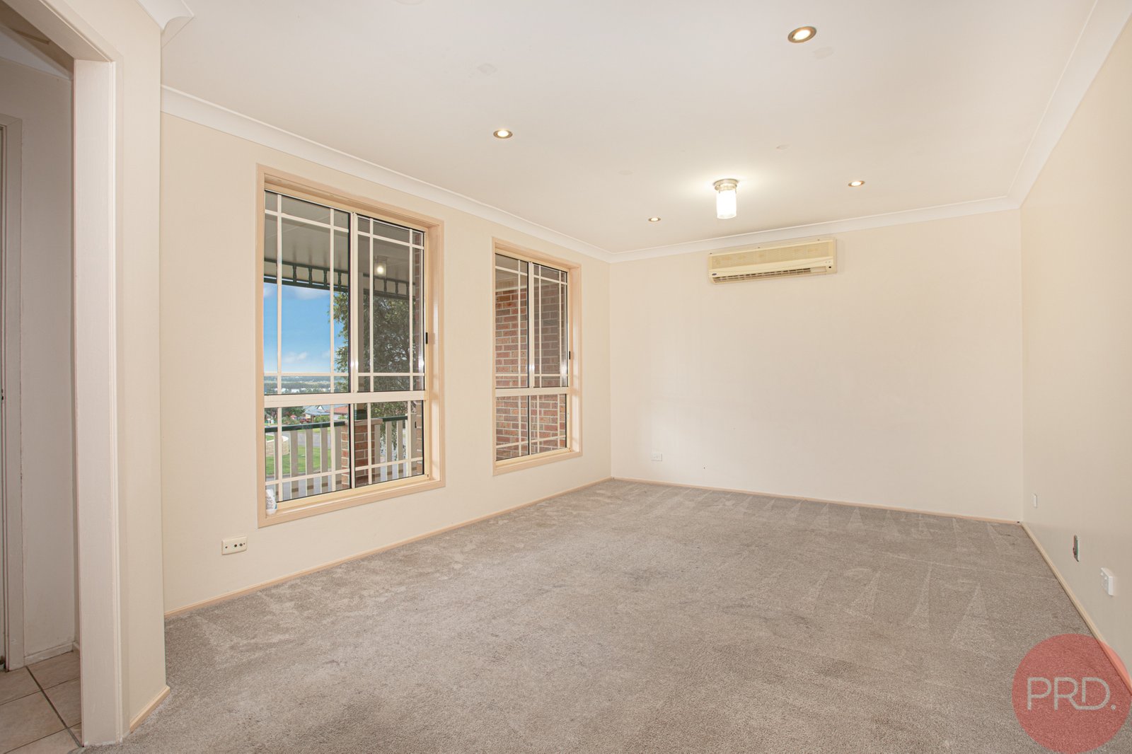 2 Joshua Close RUTHERFORD 3