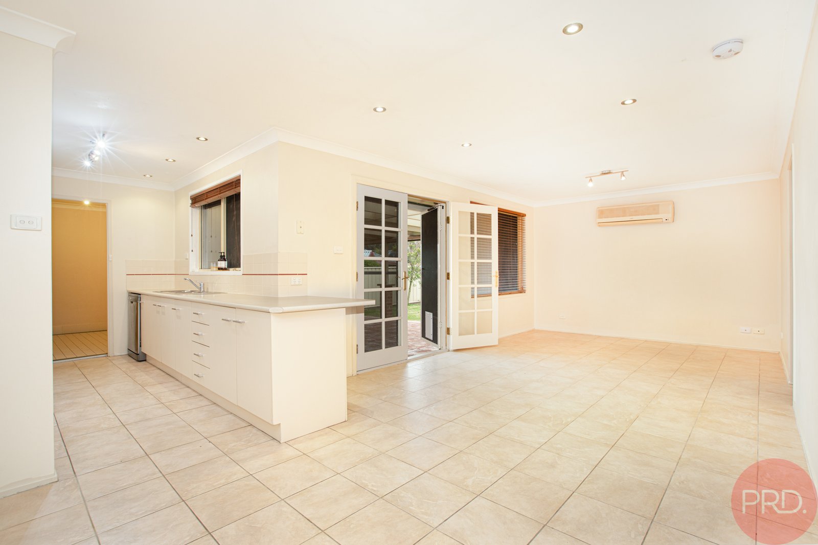 2 Joshua Close RUTHERFORD 4