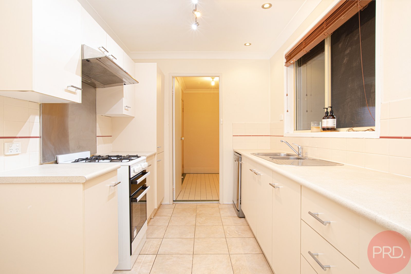 2 Joshua Close RUTHERFORD 5