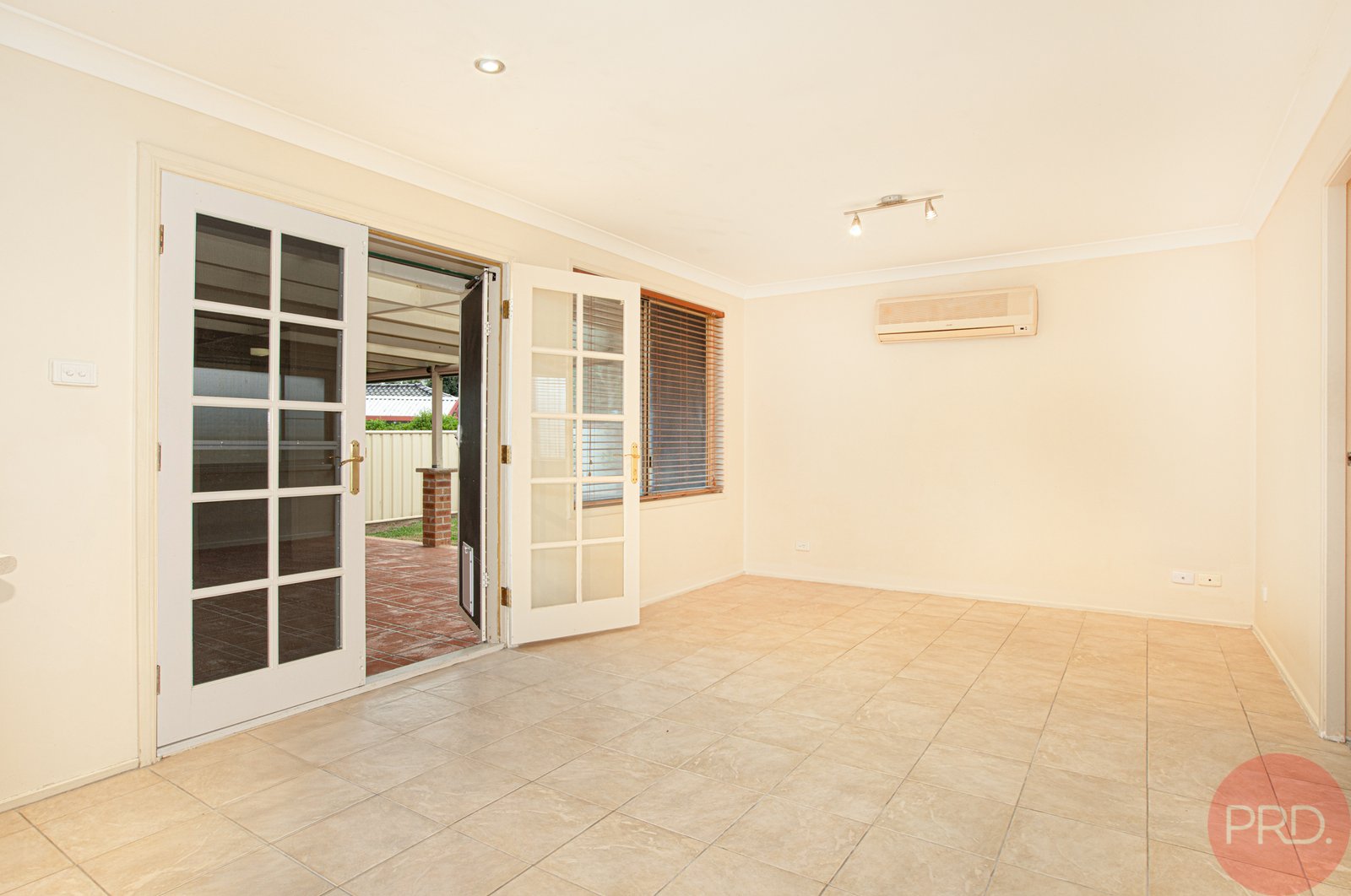 2 Joshua Close RUTHERFORD 7