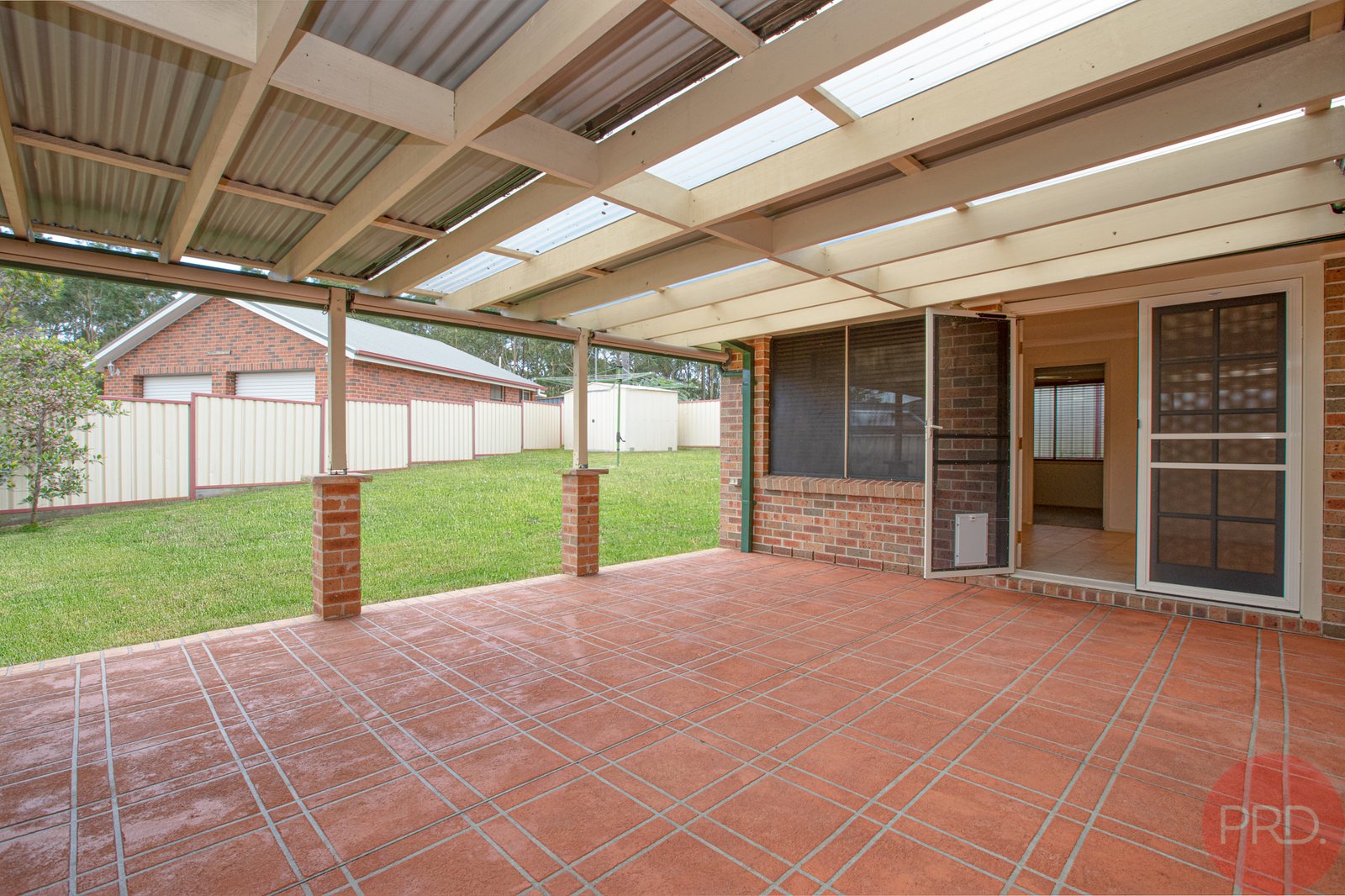 2 Joshua Close RUTHERFORD 9