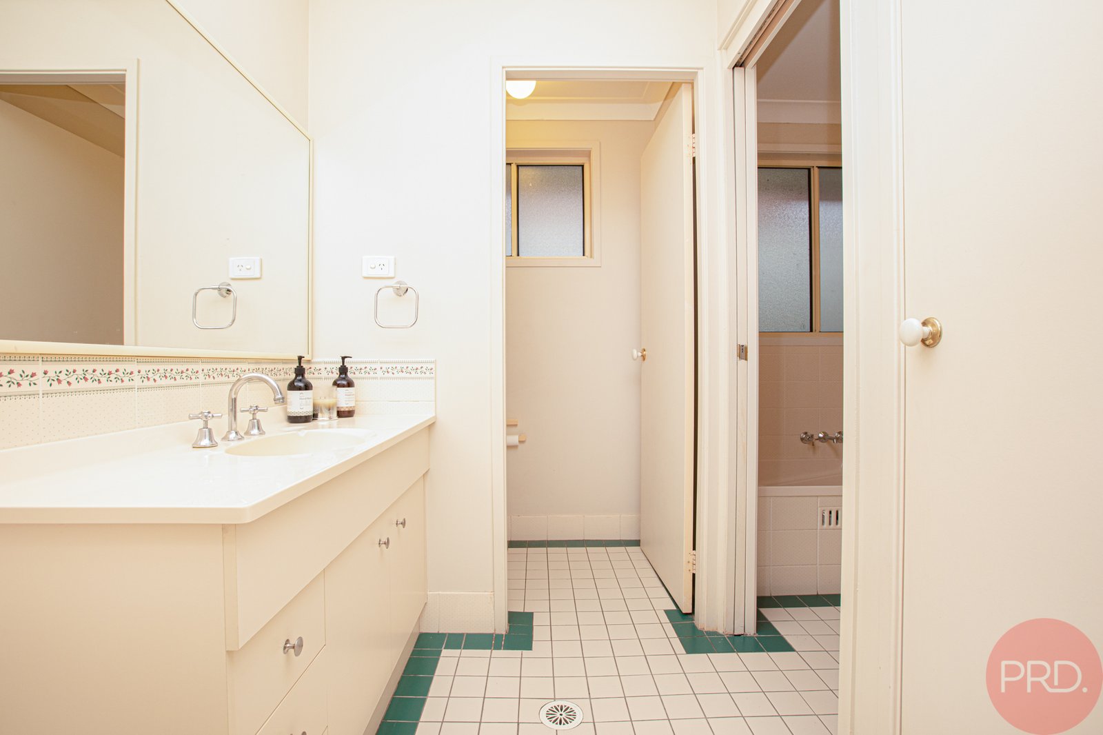 2 Joshua Close RUTHERFORD 14