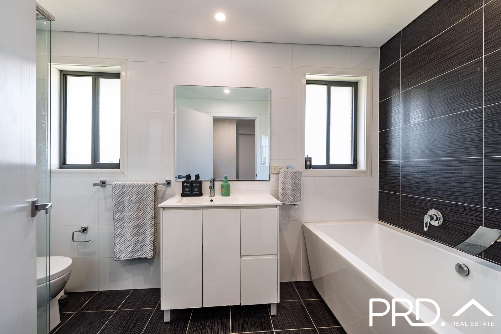 2 Joyce Avenue PICNIC POINT 5