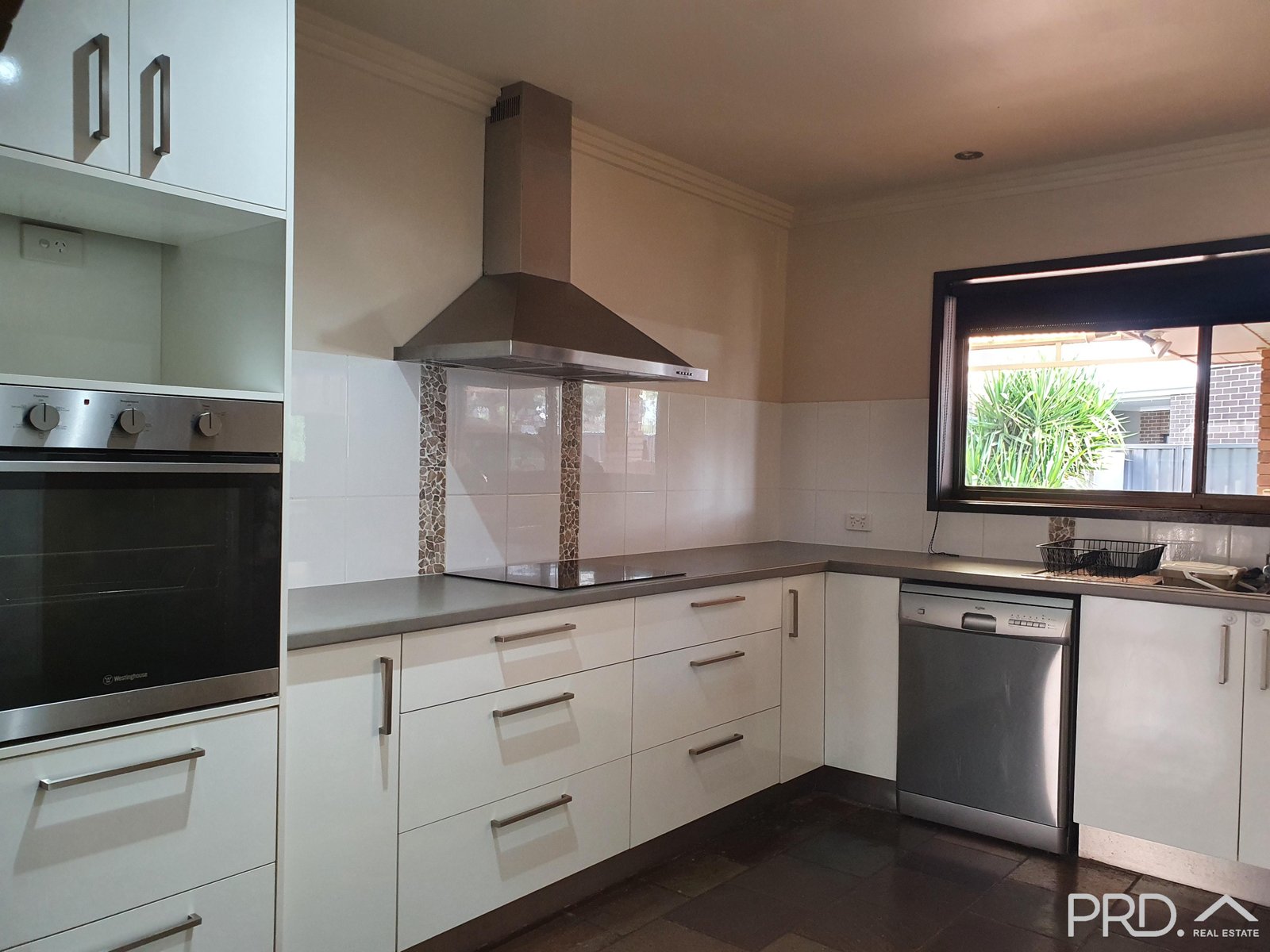 2 Karingal Court IRYMPLE 5