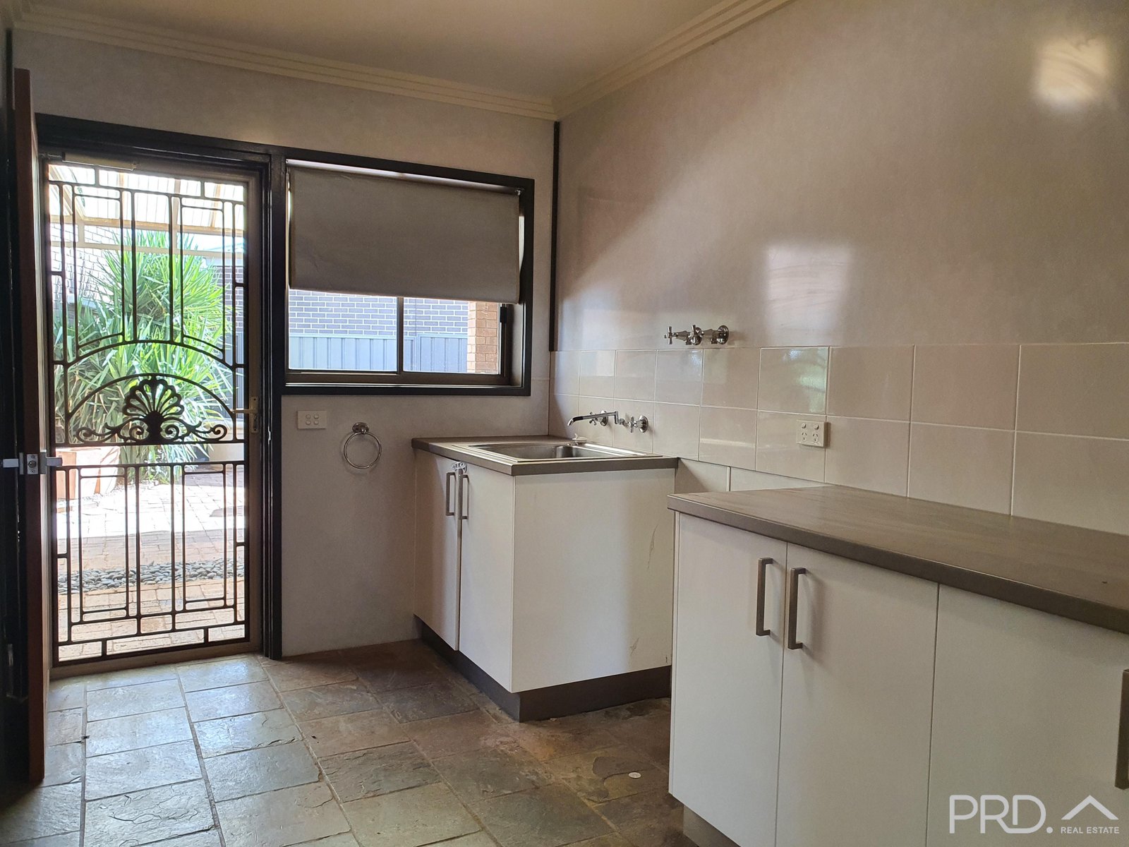 2 Karingal Court IRYMPLE 6