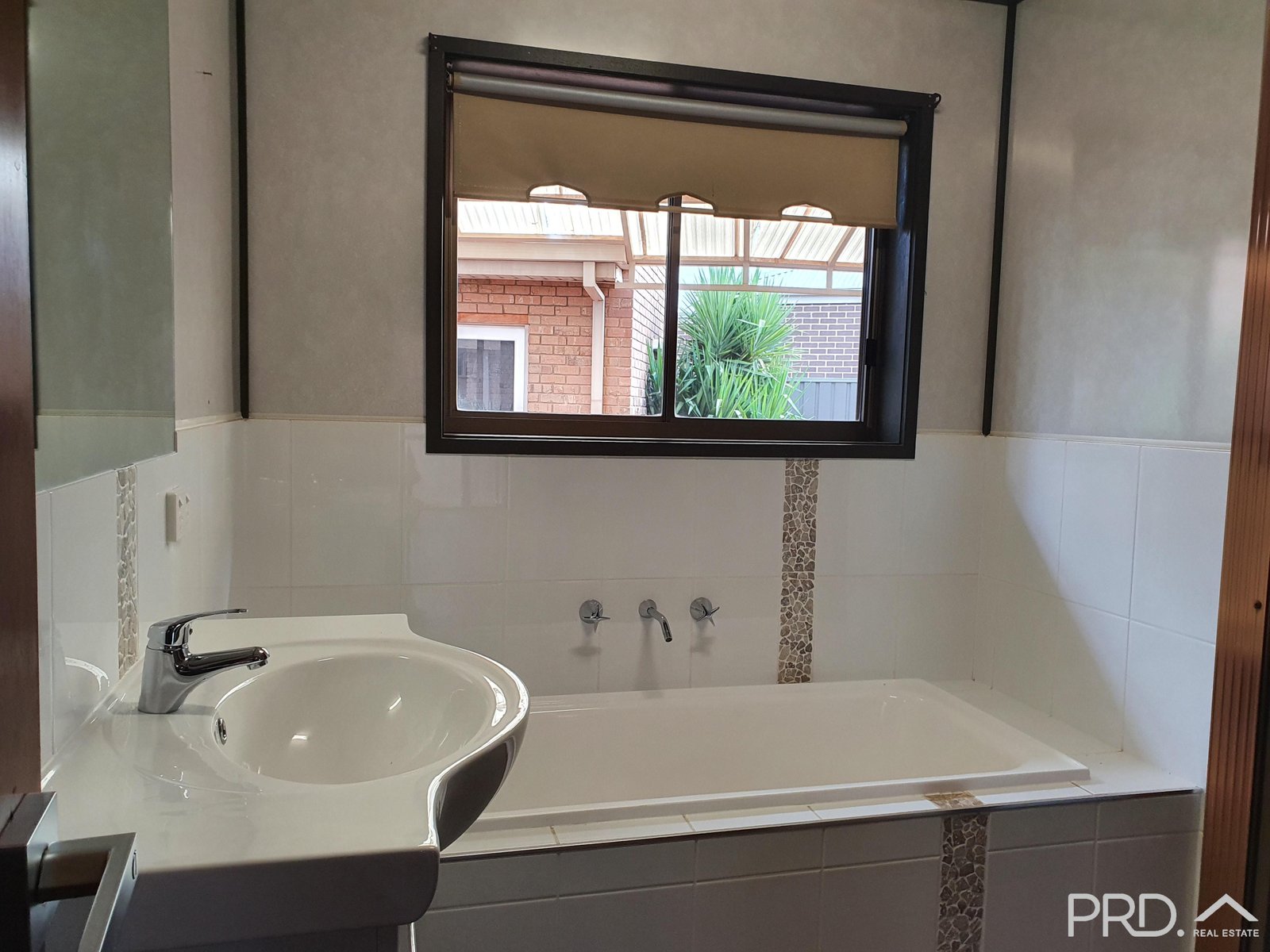 2 Karingal Court IRYMPLE 7