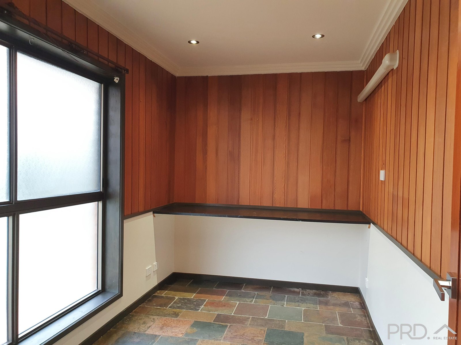 2 Karingal Court IRYMPLE 10