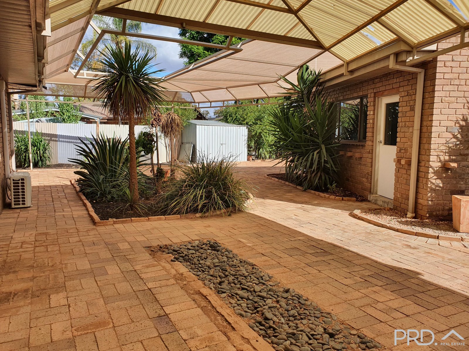 2 Karingal Court IRYMPLE 11