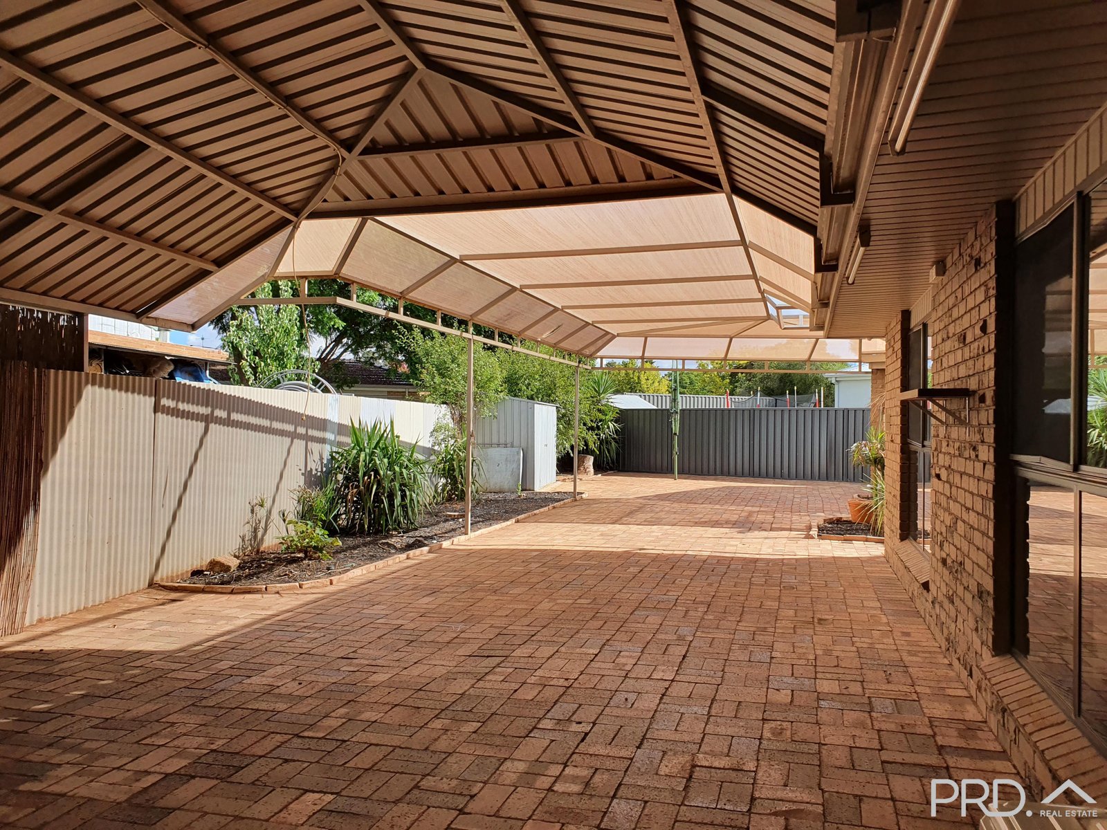 2 Karingal Court IRYMPLE 15