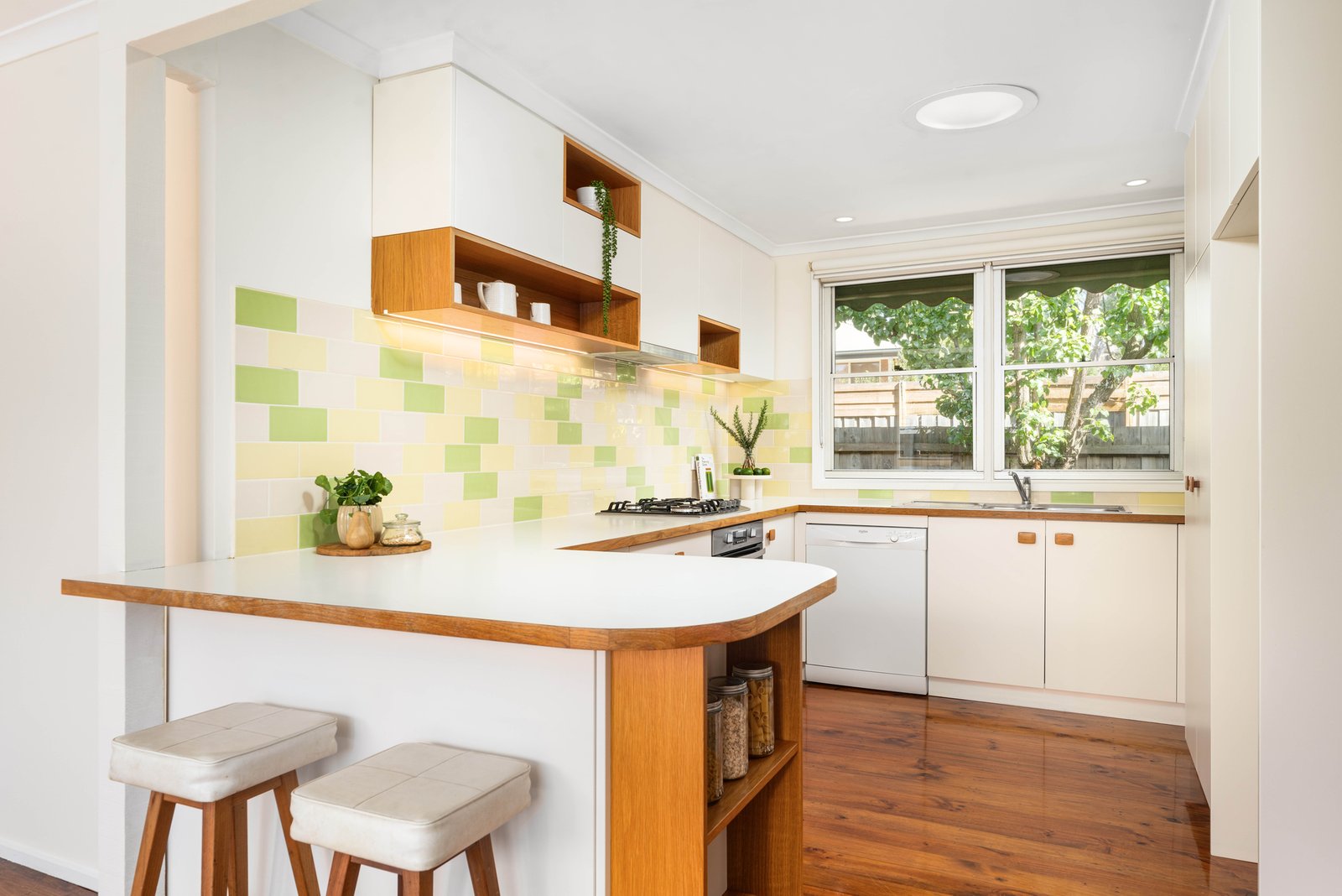 Real Estate and Property in 2 Kathryn Crescent, Woodend, VIC