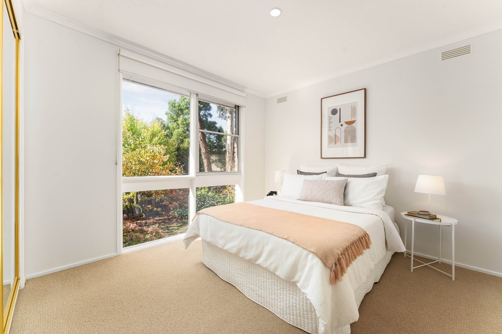 Real Estate and Property in 2 Kathryn Crescent, Woodend, VIC