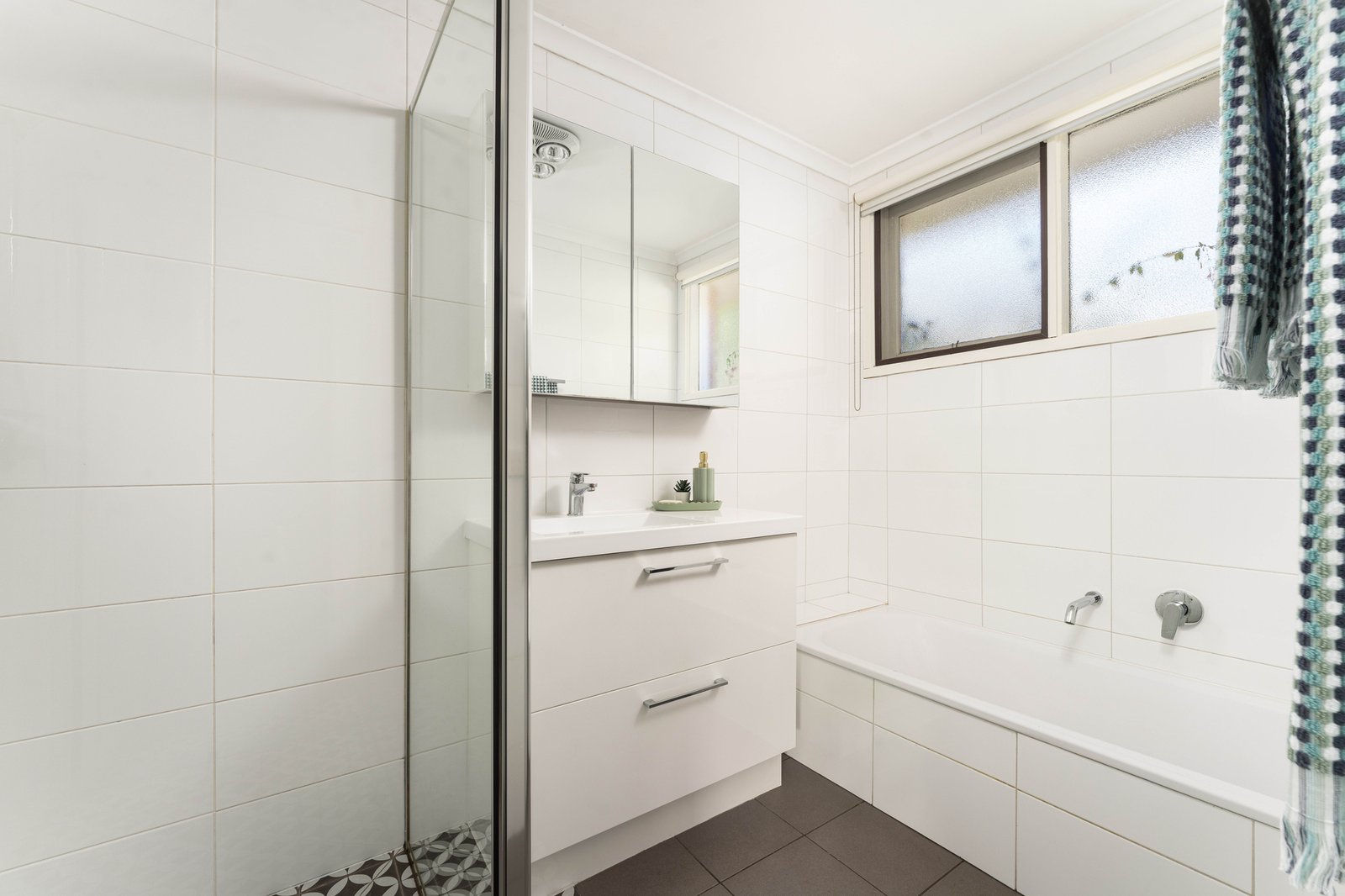 Real Estate and Property in 2 Kathryn Crescent, Woodend, VIC