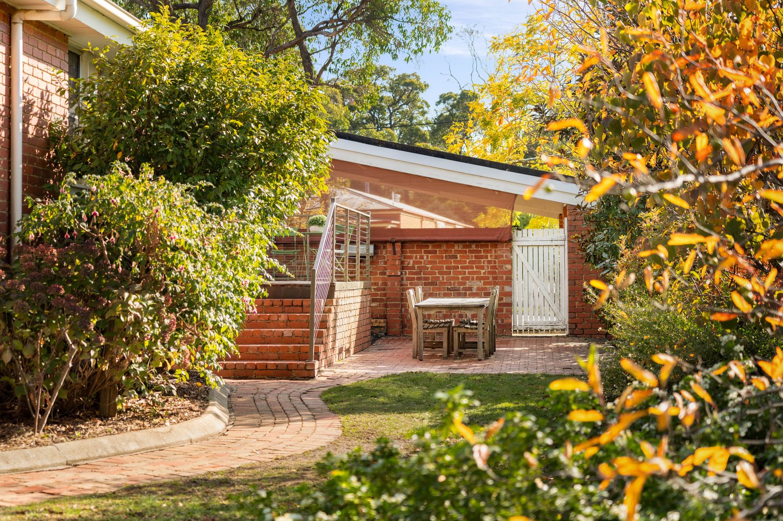 Real Estate and Property in 2 Kathryn Crescent, Woodend, VIC