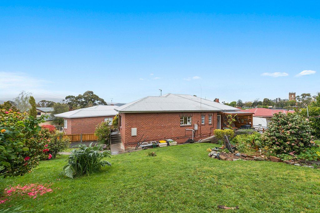 2 Kelvin Avenue MOONAH 12