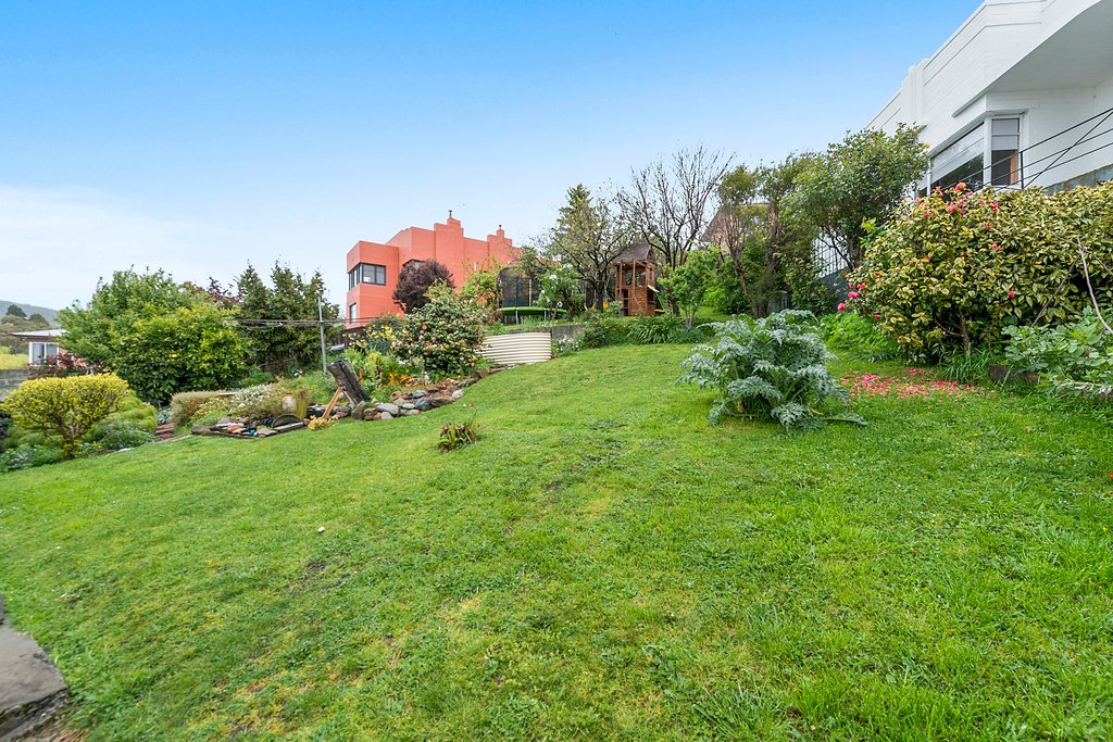 2 Kelvin Avenue MOONAH 13