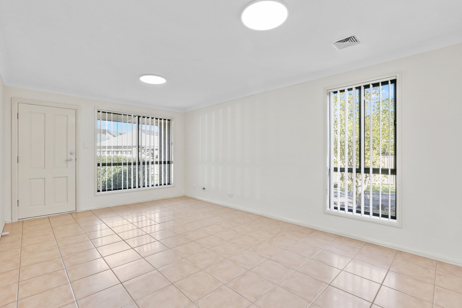 2 Kensington Lane DAPTO 2