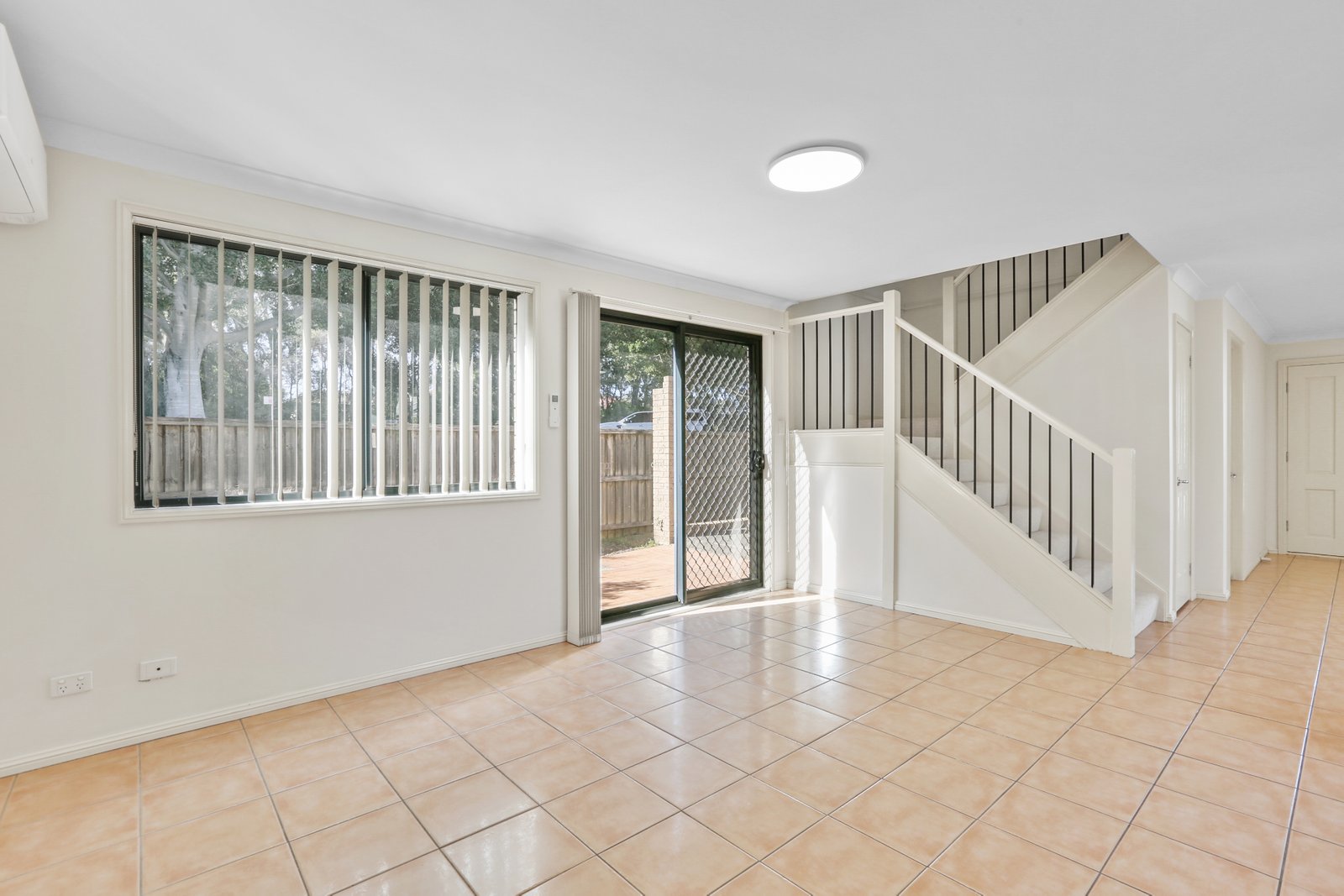 2 Kensington Lane DAPTO 4