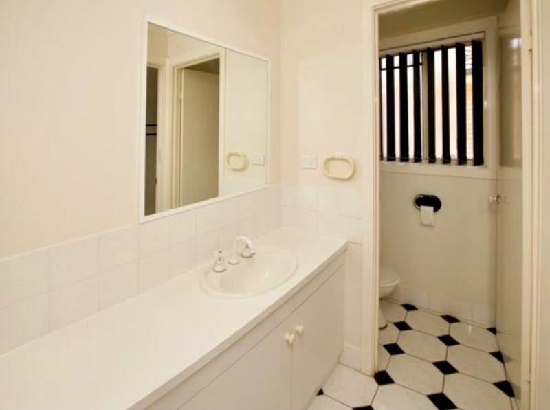 2 Kimba Drive GLENFIELD PARK 4