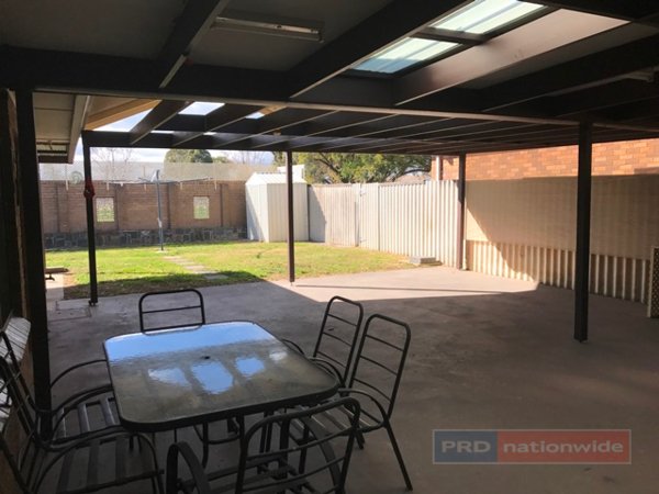 2 Kirra Street TUMUT 11