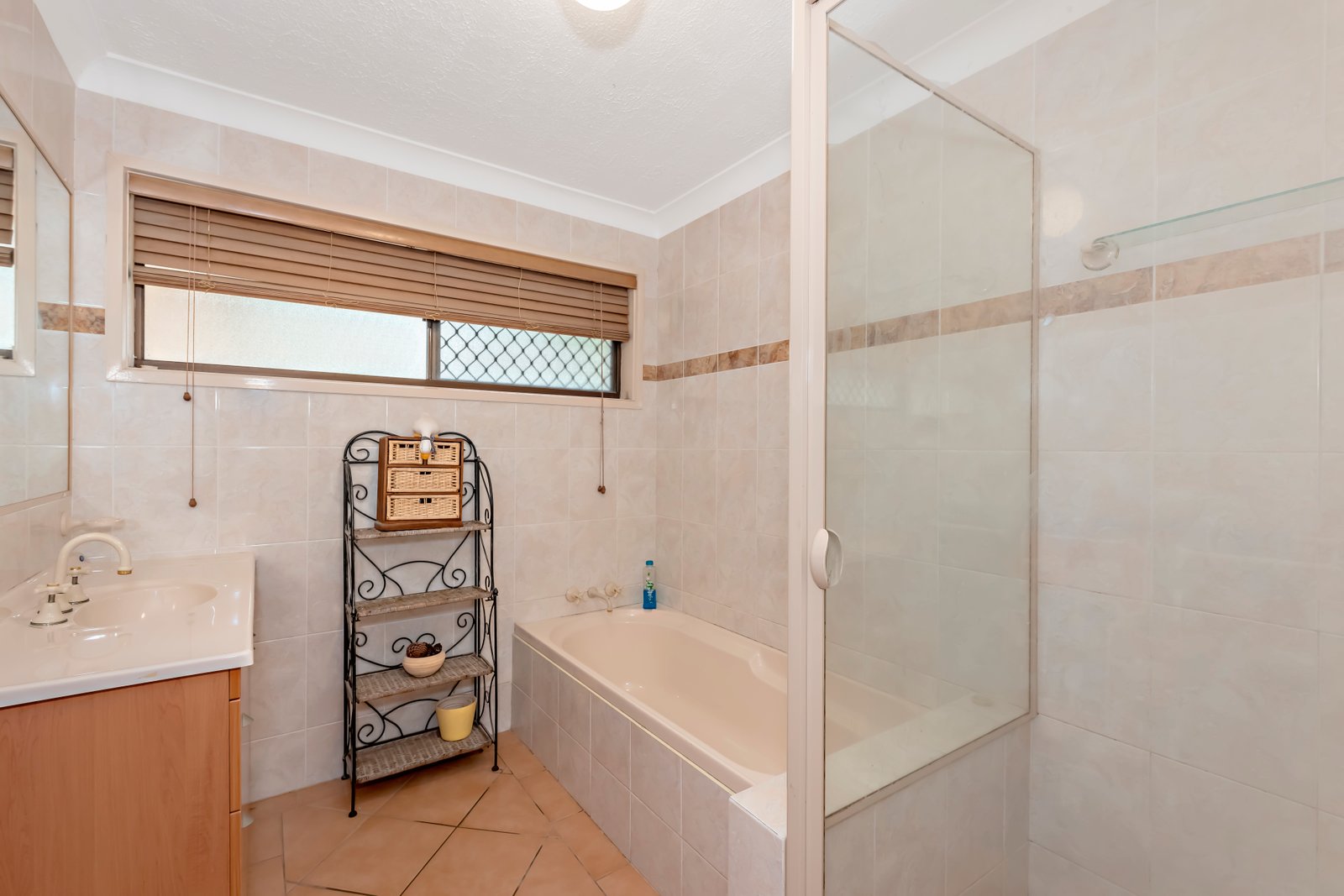 2 Koro Court ASHMORE 8