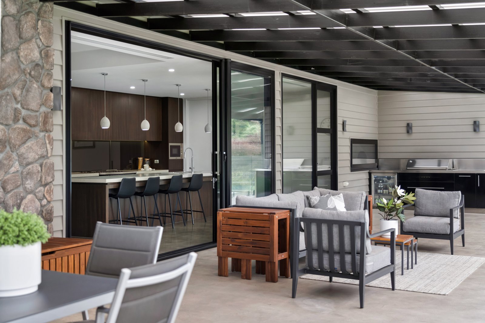 Real Estate and Property in 2 Ladye Place, Woodend, VIC