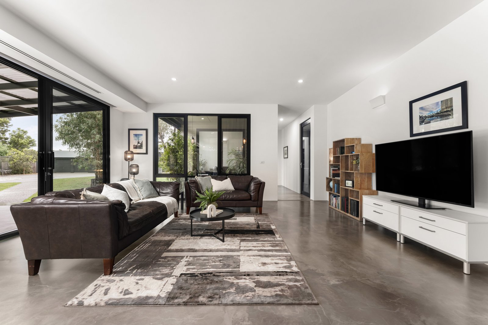 Real Estate and Property in 2 Ladye Place, Woodend, VIC