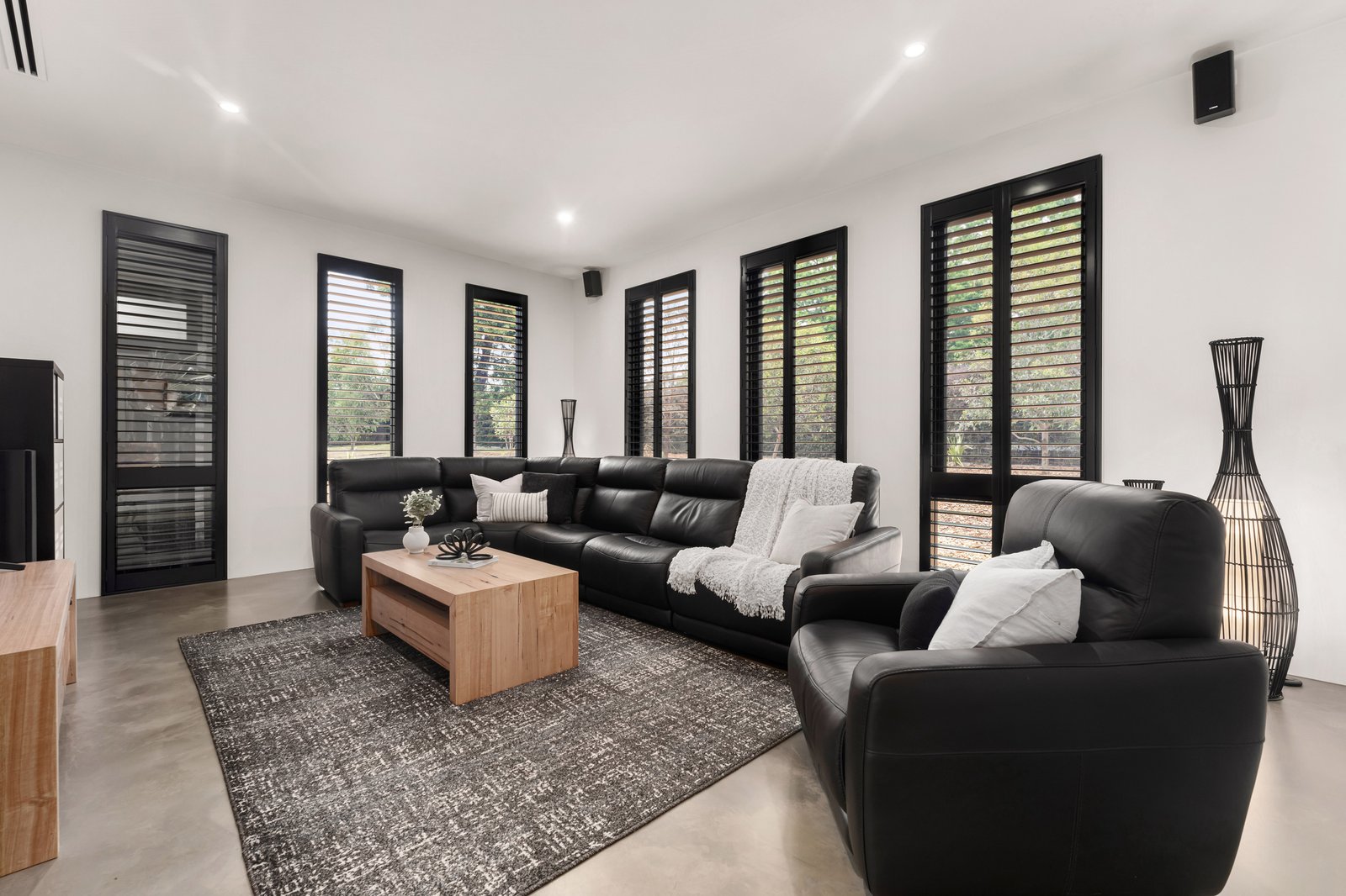 Real Estate and Property in 2 Ladye Place, Woodend, VIC