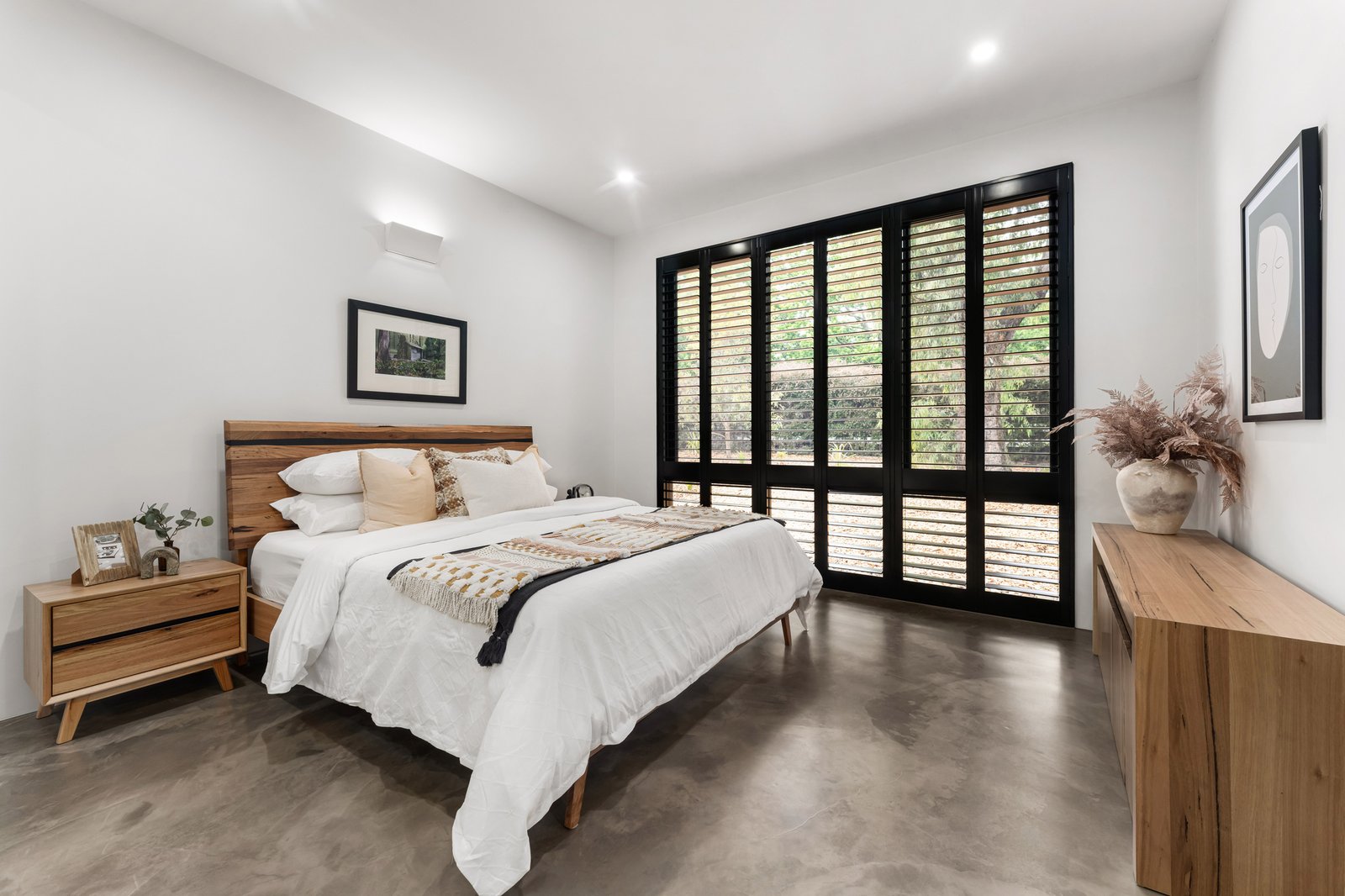 Real Estate and Property in 2 Ladye Place, Woodend, VIC