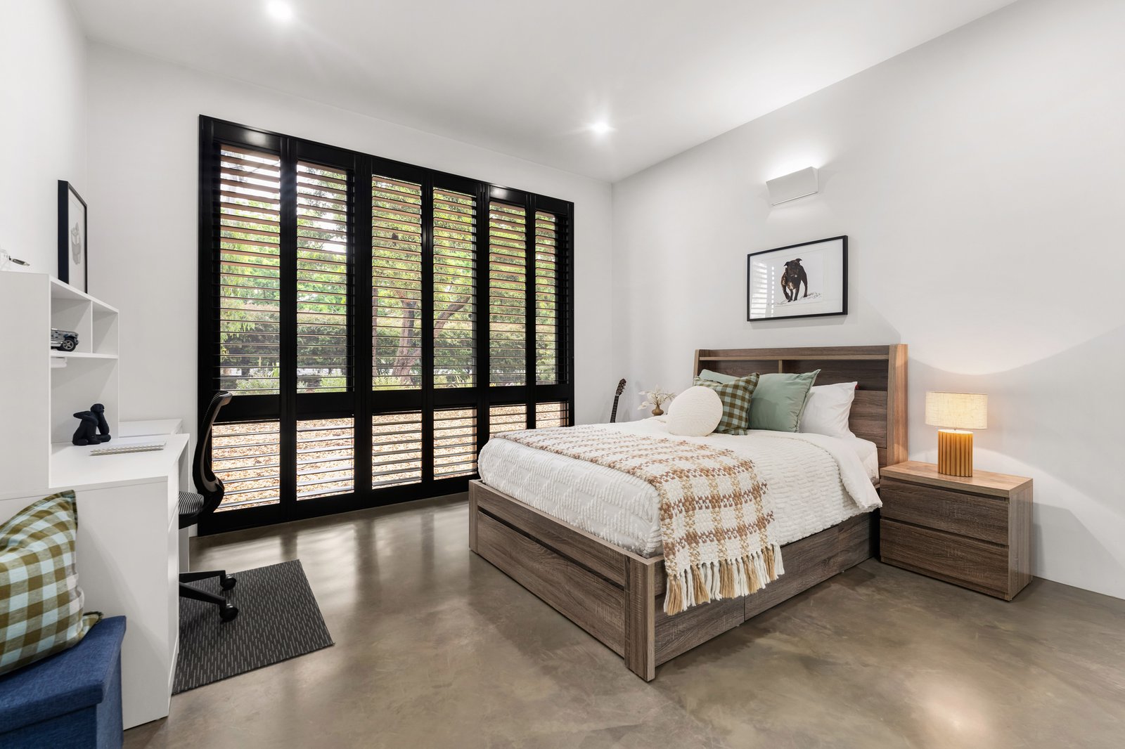 Real Estate and Property in 2 Ladye Place, Woodend, VIC