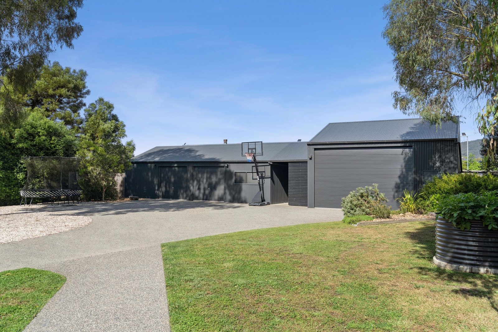Real Estate and Property in 2 Ladye Place, Woodend, VIC