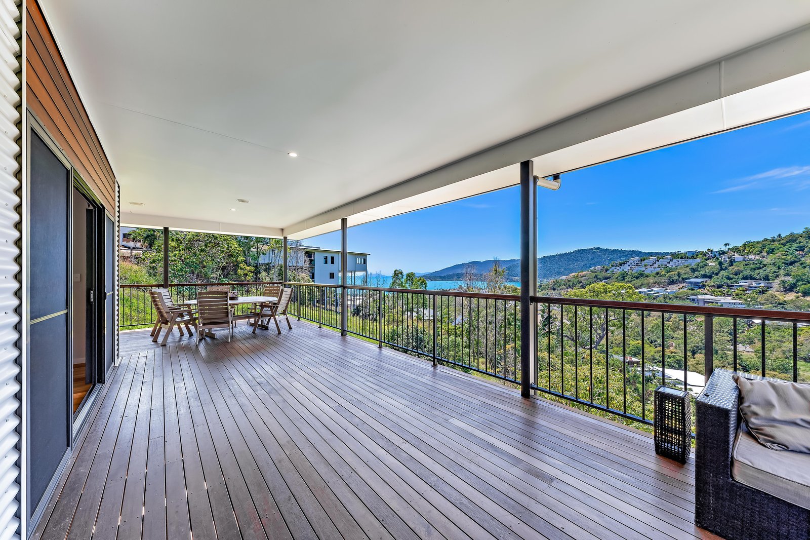 2 Laguna Court AIRLIE BEACH 3