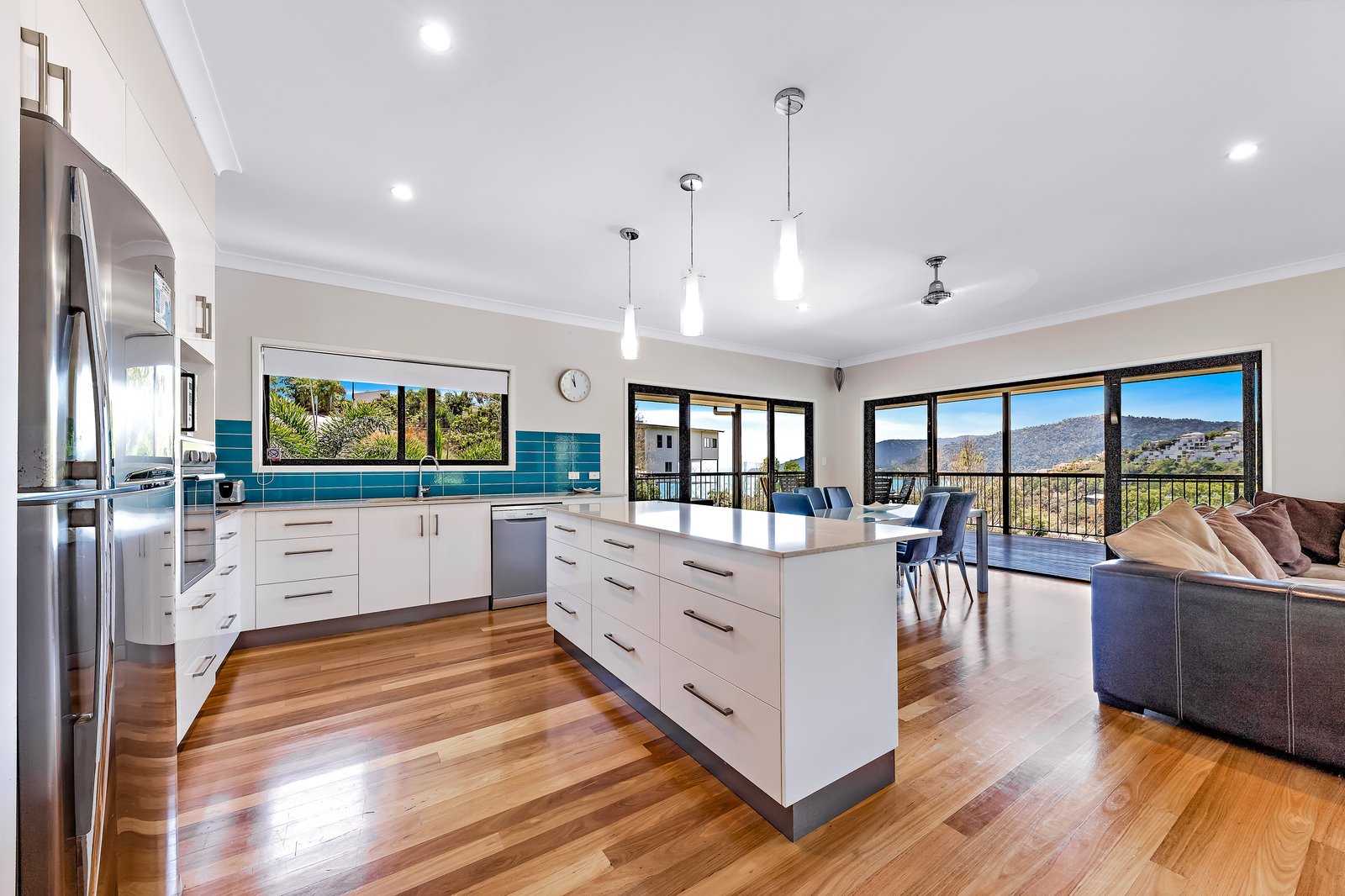 2 Laguna Court AIRLIE BEACH 4