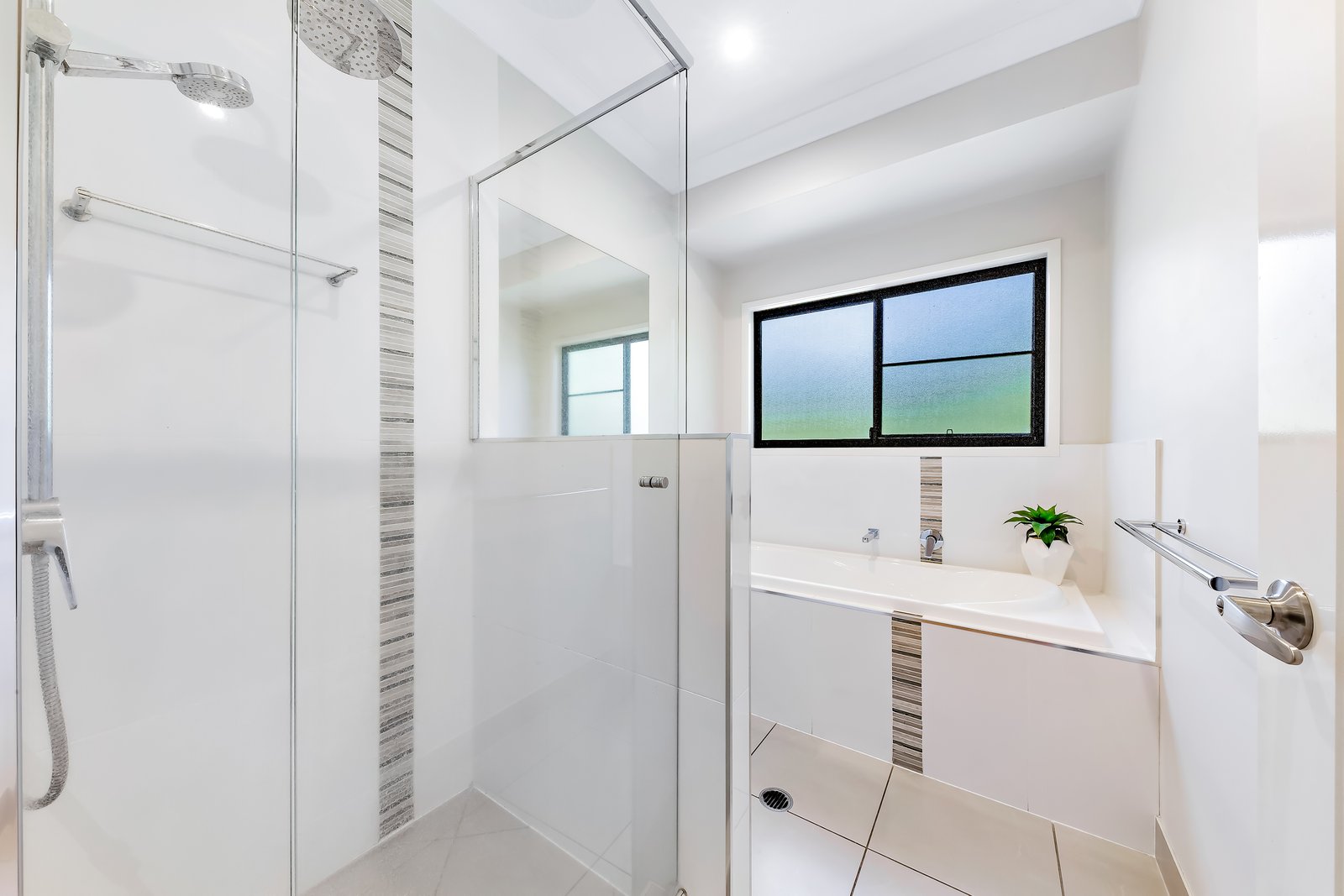 2 Laguna Court AIRLIE BEACH 6