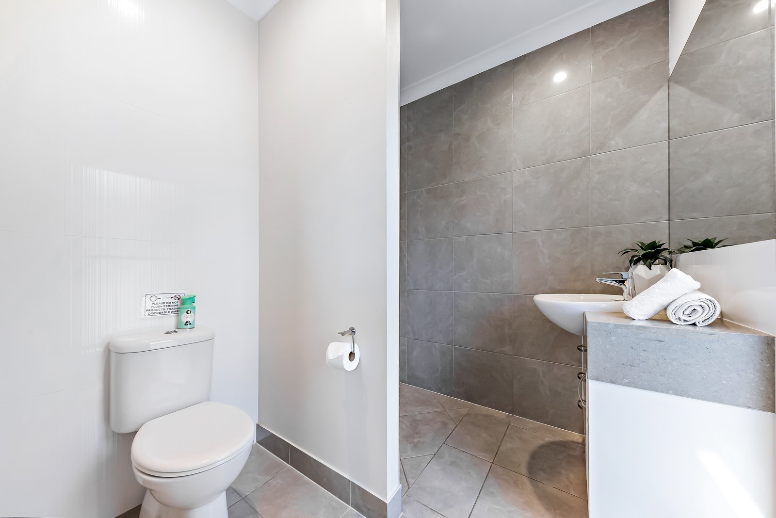 2 Laguna Court AIRLIE BEACH 9