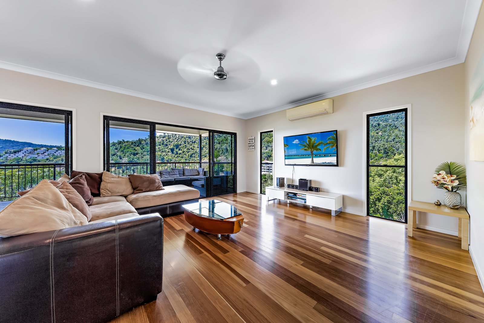 2 Laguna Court AIRLIE BEACH 10