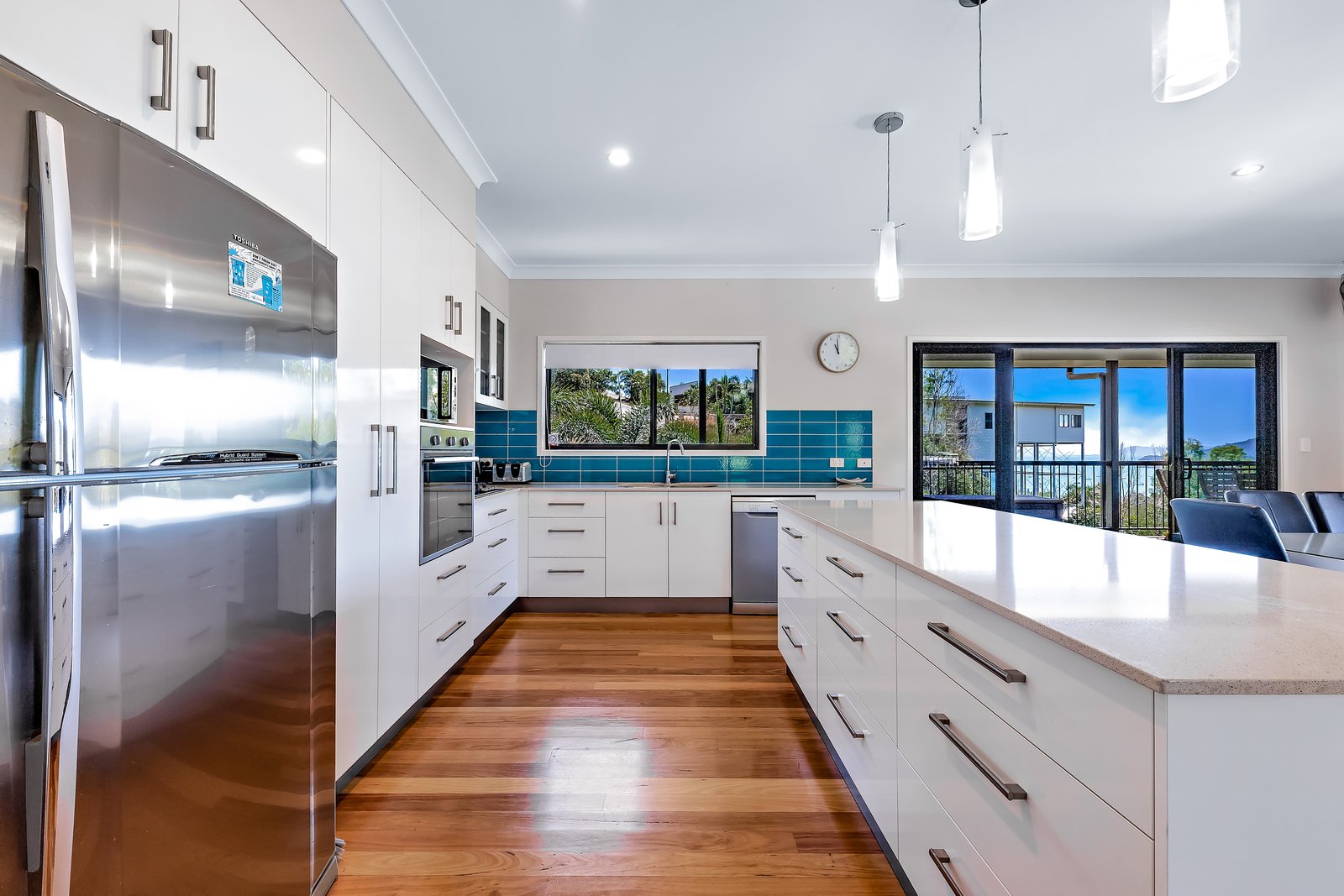 2 Laguna Court AIRLIE BEACH 12