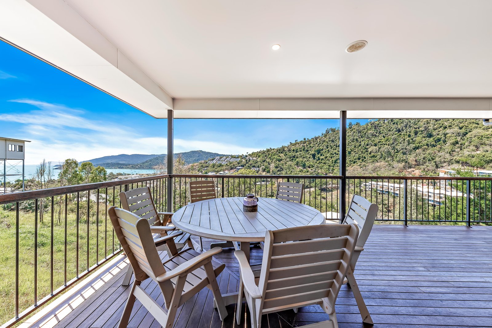 2 Laguna Court AIRLIE BEACH 16