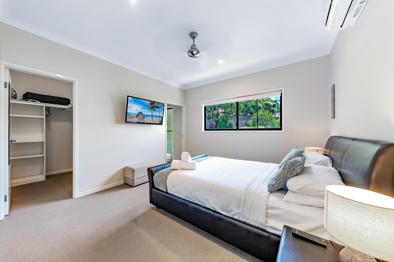 2 Laguna Court AIRLIE BEACH 17