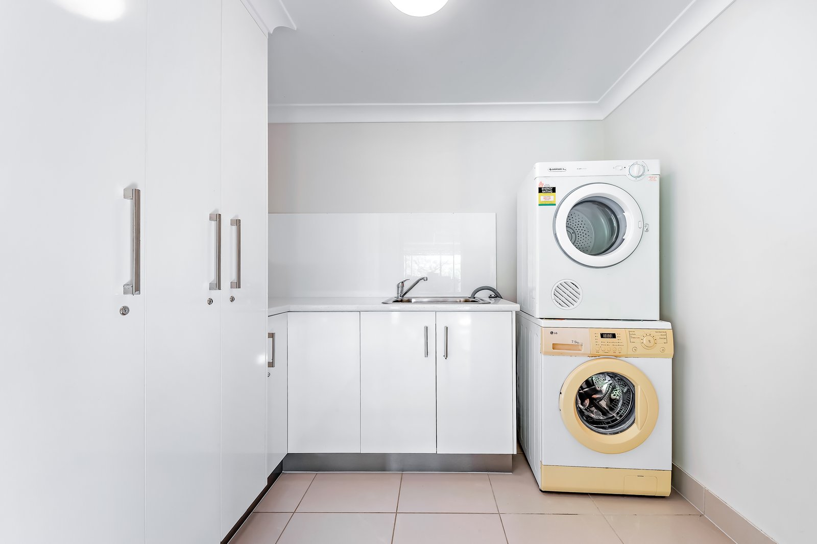 2 Laguna Court AIRLIE BEACH 23