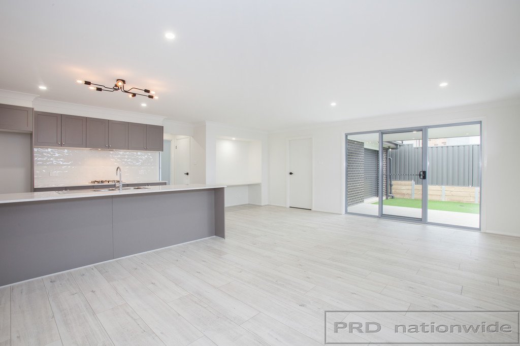 2 Lancaster Drive THORNTON 4