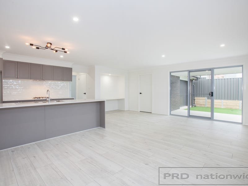 2 Lancaster Drive THORNTON 4