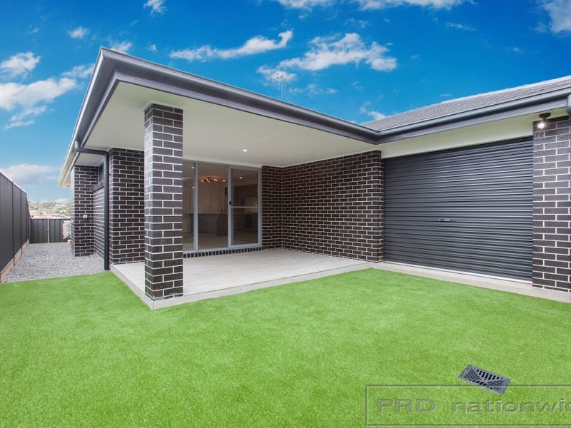 2 Lancaster Drive THORNTON 7