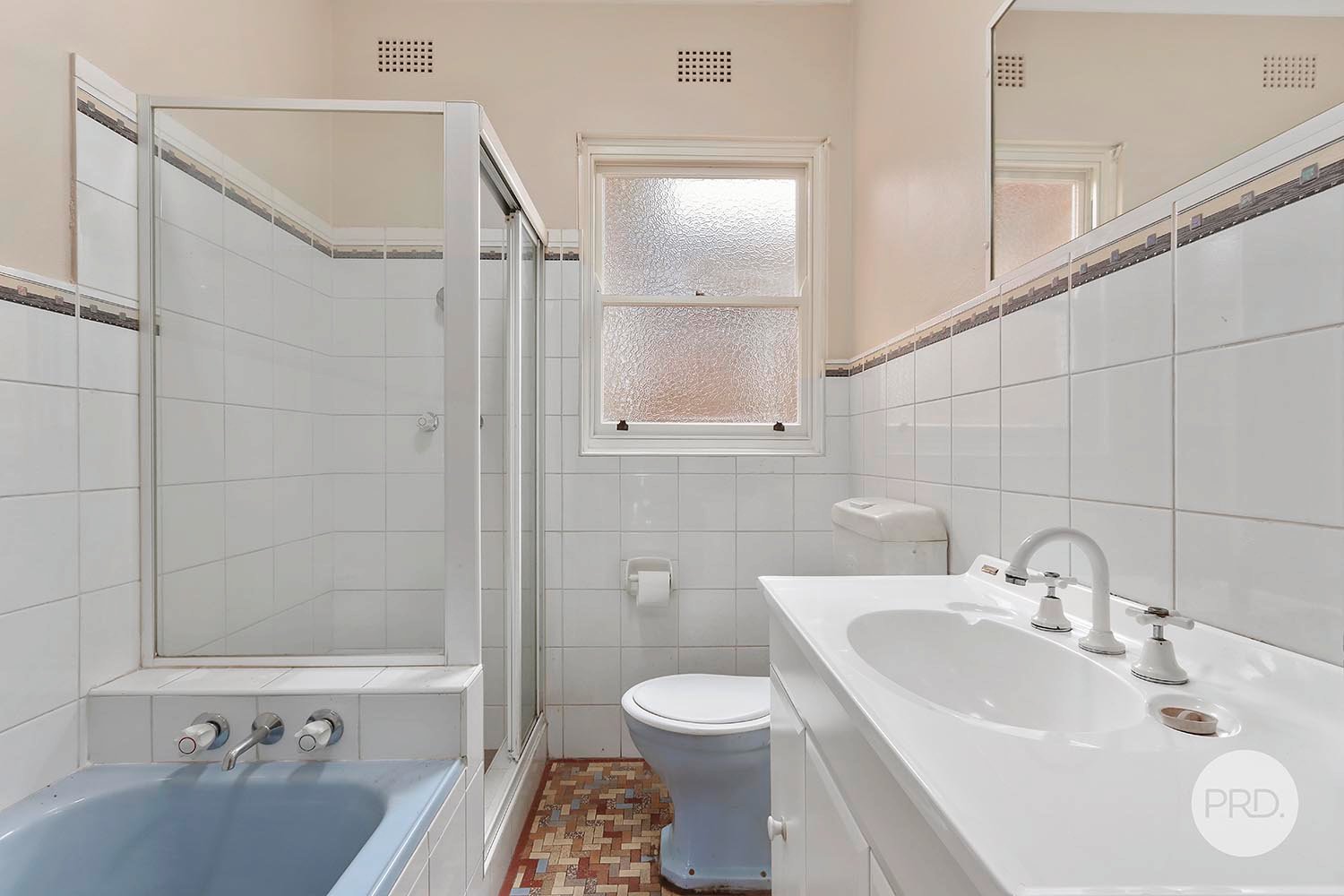 2 Lansdowne Parade OATLEY 8