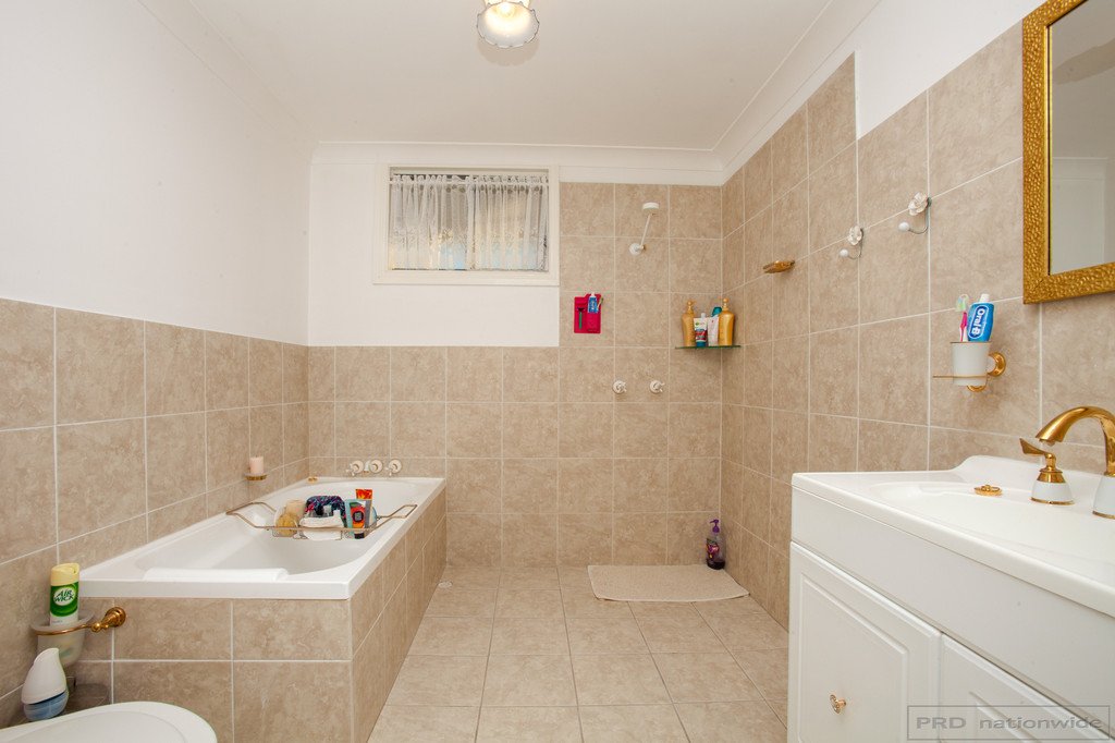 2 Leaver st  GRETA 7