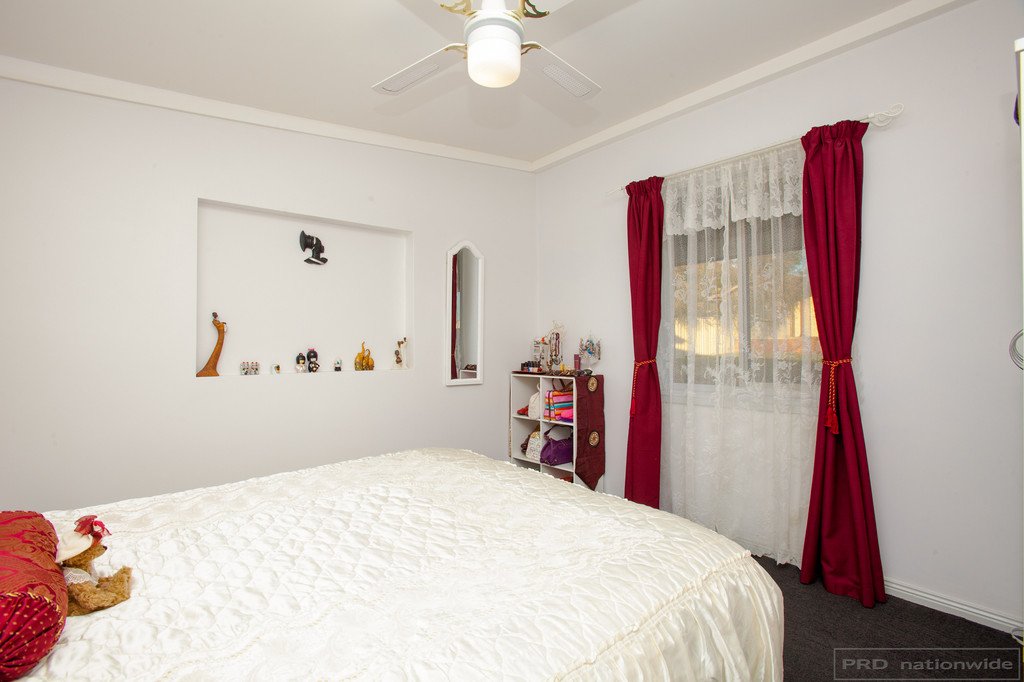 2 Leaver st  GRETA 9
