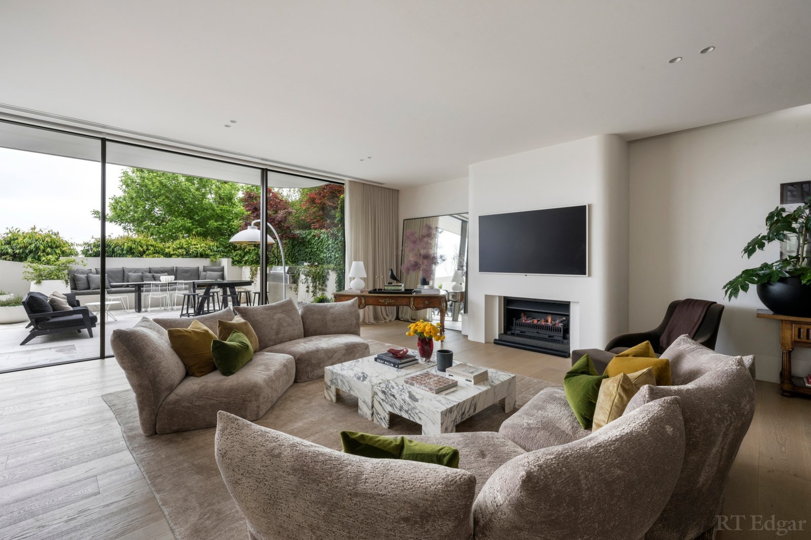 Real Estate and Property in 2 Lisbuoy Court, Toorak, VIC